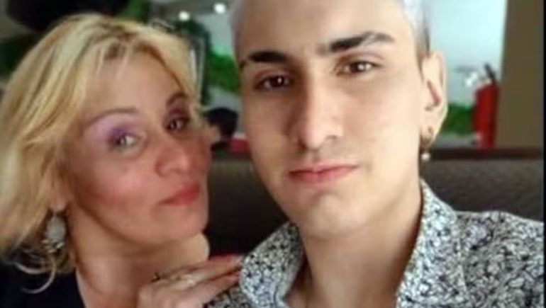 Un joven de 19 años mató a su mamá: el impactante motivo y los chats que descubrieron