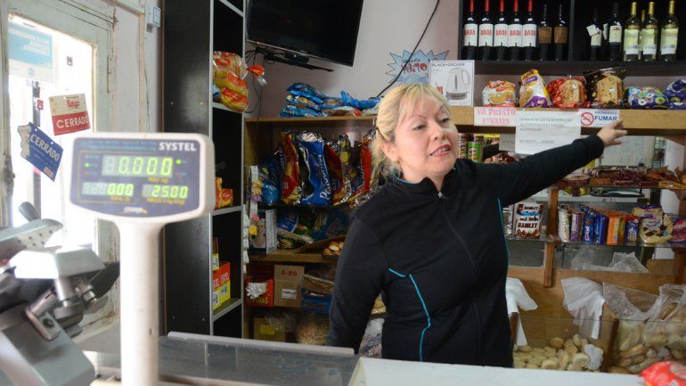 Armados y a cara descubierta, se llevaron seis mil pesos de un mercado