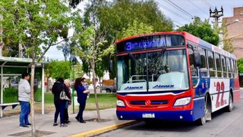 El miércoles 9 de abril el boleto en las cinco líneas de colectivo de Trelew aumentó un 15% y se fue a $900. El miércoles 9 de abril el boleto en las cinco líneas de colectivo de Trelew aumentó un 15% y se fue a $900.