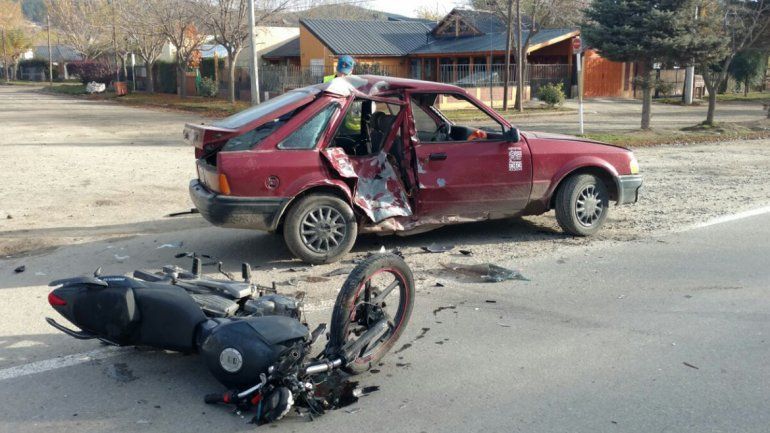 Ruta 40: motociclista grave tras chocar contra un auto
