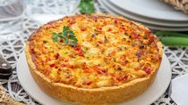 Tarta de pollo, fácil, rápida e irresistible: la receta que no vas a poder dejar de comer Tarta de pollo, fácil, rápida e irresistible: la receta que no vas a poder dejar de comer