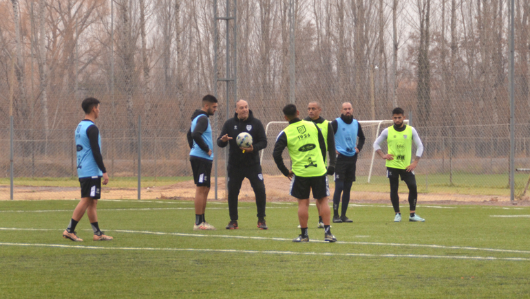 Cipolletti entrena pensando en Liniers. Bonjour empieza a diagramar el equipo. Foto: Antonio Spagnuolo
