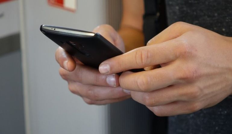 El extraño fallo en el celular que puede indicar que accedieron a tu cuenta bancaria.