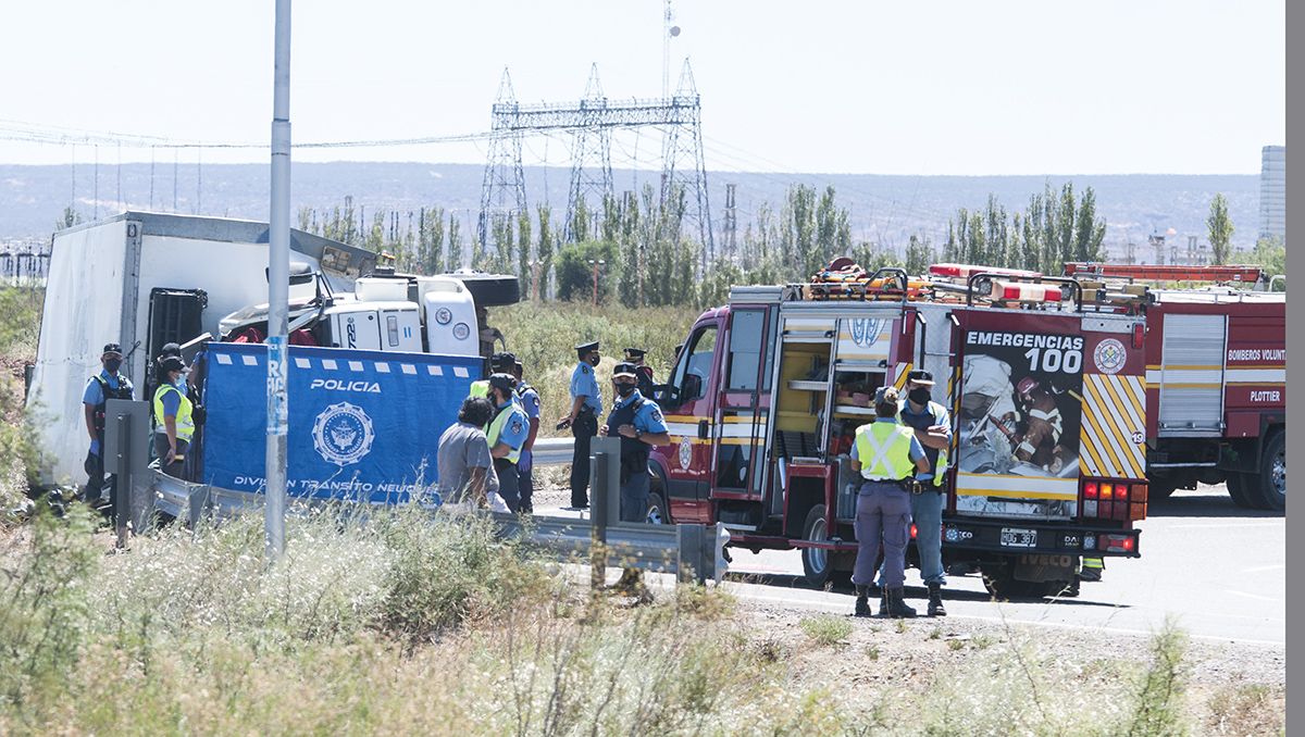 Autovía Norte: volcó un camión y murió un hombre