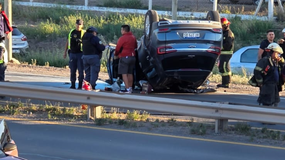 Caos en Ruta 7: fuerte choque y vuelco, con tres vehículos involucrados | LM Neuquen Caos en Ruta 7: fuerte choque y vuelco, con tres vehículos involucrados