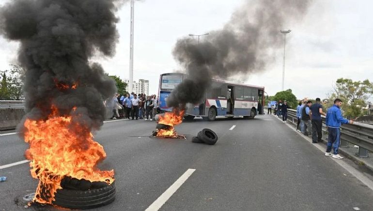 Detienen a dos colectiveros por el ataque a Berni y hay un paro