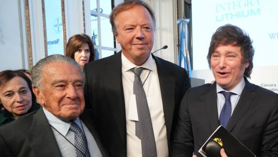Eduardo Eurnekian junto a Javier Milei.