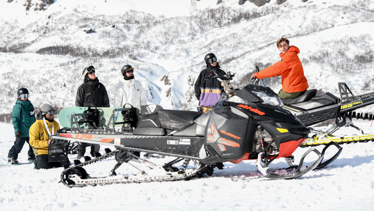 0); font-family: Arial