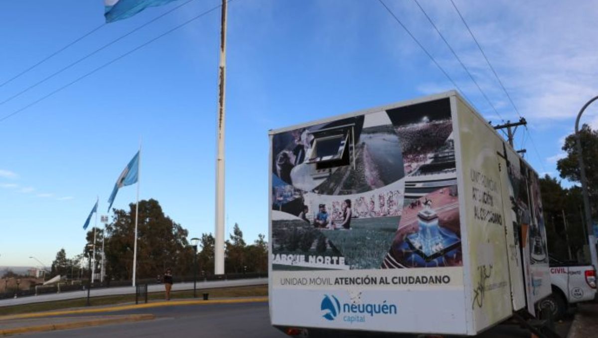 Instalan un ropero solidario para juntar ropa de abrigo