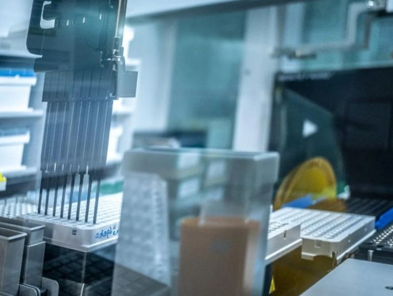 Aunque se la denomina “vacuna”, no está destinada a prevenir la enfermedad, sino a ser aplicada en pacientes que ya tienen diagnóstico de cáncer.