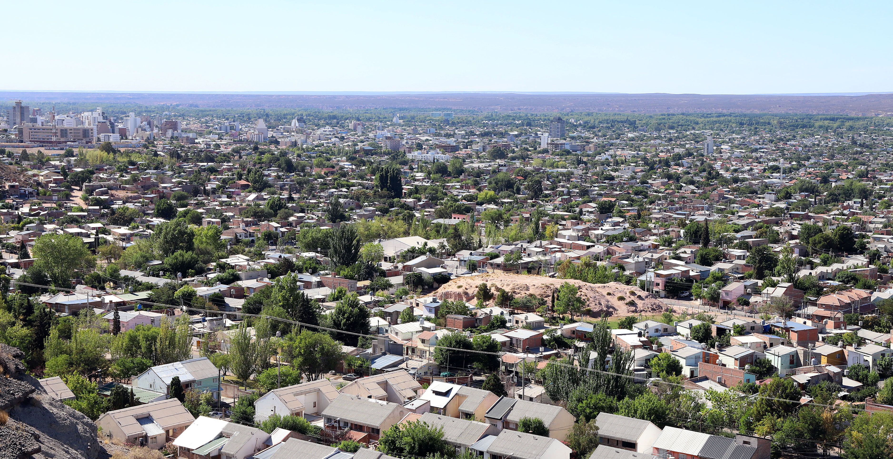 Los vecinos de Villa Ceferino viven encerrados y optan por el silencio como método de supervivencia.