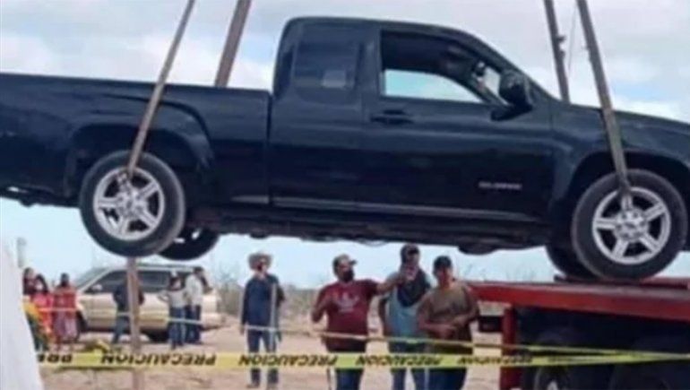 Insólito: entierran a un hombre junto a su camioneta
