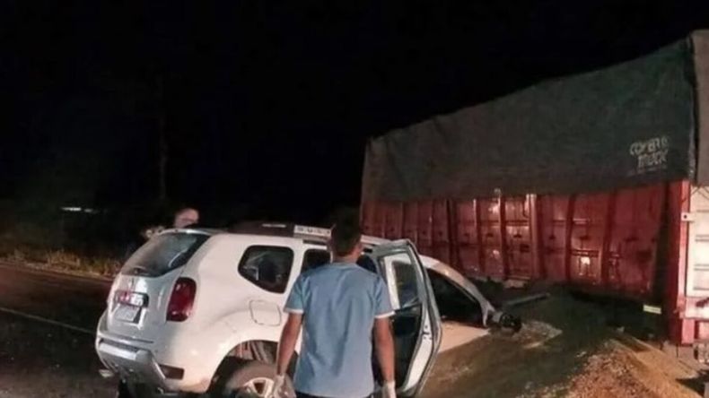 Una pareja y sus dos hijos menores fallecieron tras el impacto. | LM Neuquen Una pareja y sus dos hijos menores fallecieron tras el impacto.