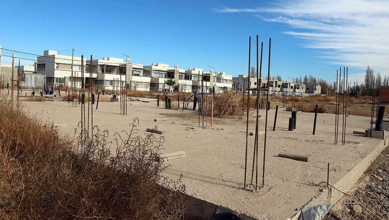 El barrio Confluencia Rural es una de las zonas más lindas de la ciudad de Neuquén. El barrio Confluencia Rural es una de las zonas más lindas de la ciudad de Neuquén.