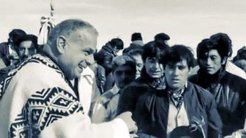 El Obispo Jaime De Nevares, siempre presente en las peregrinaciones de Neuquén. (Revista Más Neuquén)