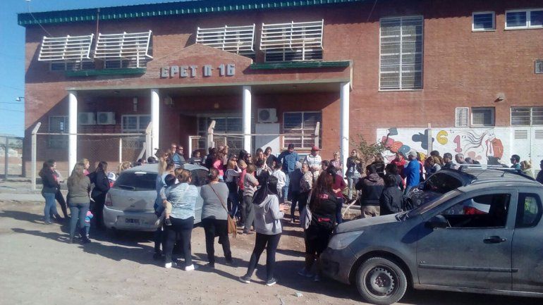 Padres autoconvocados piden la normalización de las clases