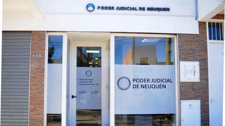 Deberá cumplir sentencia de prisión efectiva por apuñalar a un hombre. | LM Neuquen Deberá cumplir sentencia de prisión efectiva por apuñalar a un hombre.