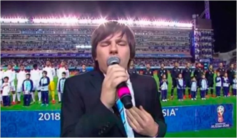 El cantante cumplió su sueño de cantar en la cancha de Boca El cantante cumplió su sueño de cantar en la cancha de Boca 