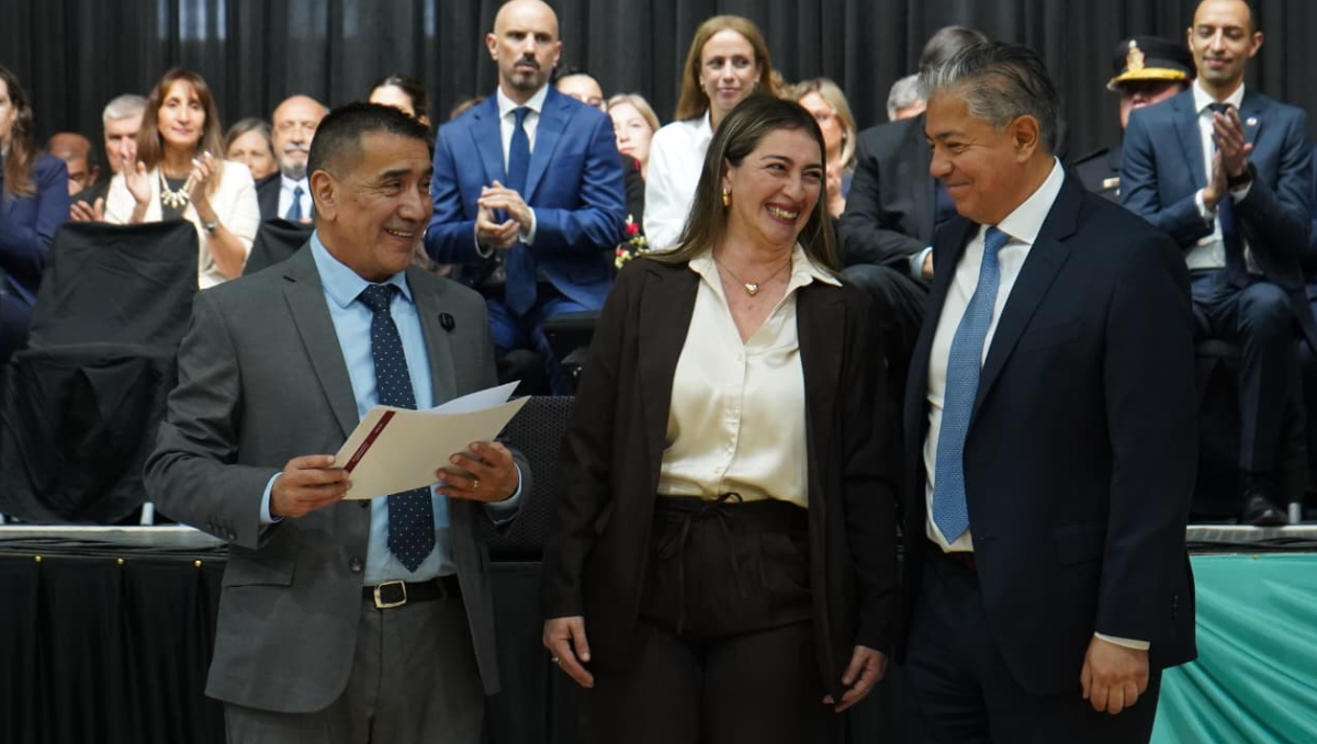 cutral co festejo su 93° aniversario con anuncios de creditos y obras para la comarca