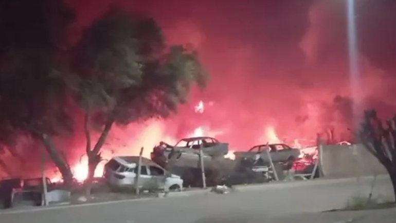 Voraz incendio en Mendoza: 40 familias fueron evacuadas