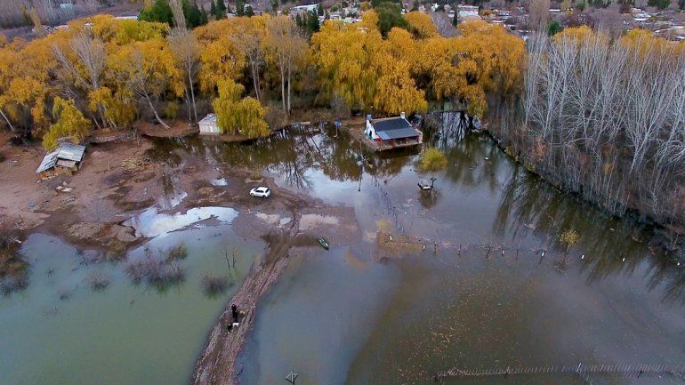 Habló el hombre denunciado por alterar el río para que no se le inunde la casa
