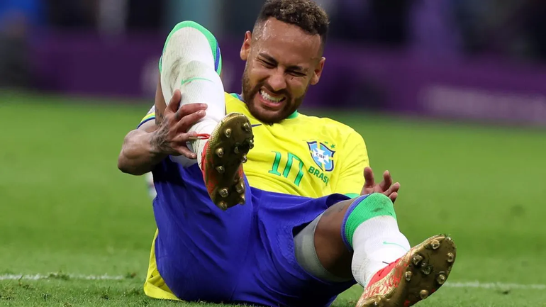 Neymar se ausentará más tiempo del esperado.