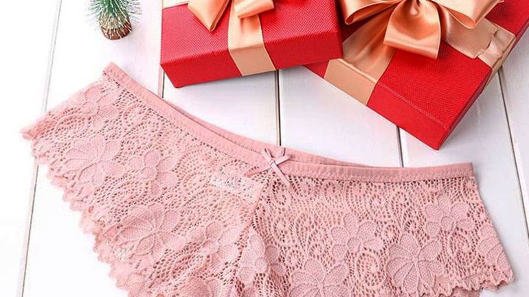 Regalar una bombacha rosa para la Navidad está asociado a la procreación y la fertilidad. Foto: Google. Regalar una bombacha rosa para la Navidad está asociado a la procreación y la fertilidad. Foto: Google.
