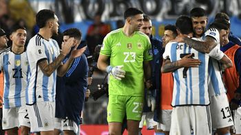 La Selección Argentina está invicta y lidera las Eliminatorias Sudamericanas. La Selección Argentina está invicta y lidera las Eliminatorias Sudamericanas.