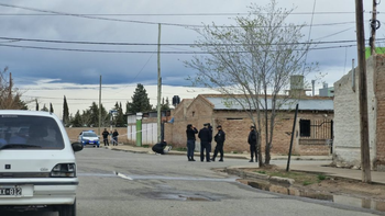Asesinaron de una puñalada a un hombre en Cutral Co y detuvieron a un sospechoso cuando intentaba salir de la ciudad. (Foto: gentileza Cutral Co al Instante) Asesinaron de una puñalada a un hombre en Cutral Co y detuvieron a un sospechoso cuando intentaba salir de la ciudad. (Foto: gentileza Cutral Co al Instante)