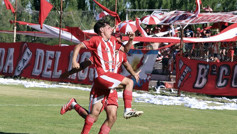 Maxi Morales, de rival a goleador de Independiente de Neuquén