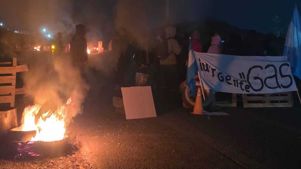 Corte total en la Bajada de Maida: vecinos reclaman por la llegada del gas