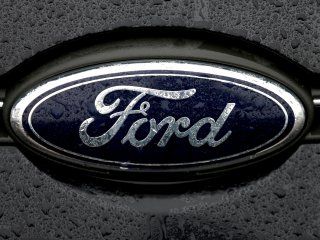 FOTO DE ARCHIVO: El logotipo de Ford aparece en la planta de Ford Motor Co en Genk, Bélgica. 17 de diciembre de 2014. REUTERS/Francois Lenoir