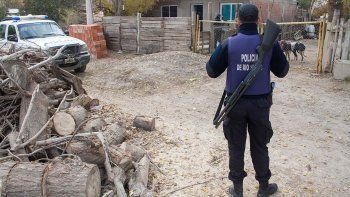 allanaron una casa por robo y dieron con un kiosco narco allanaron una casa por robo y dieron con un kiosco narco