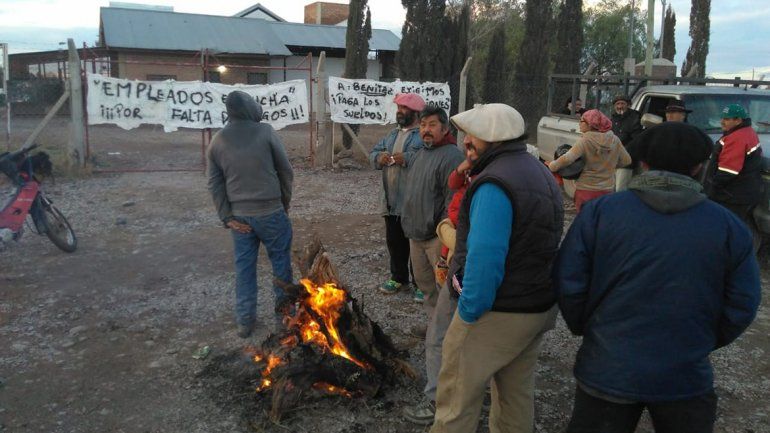 Los trabajadores del matadero de Nueva Esperanza traerán su problema al centro