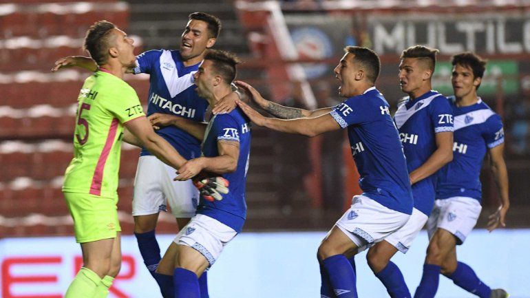 El equipo de Liniers estuvo fino en la definición y pasó a 4tos.