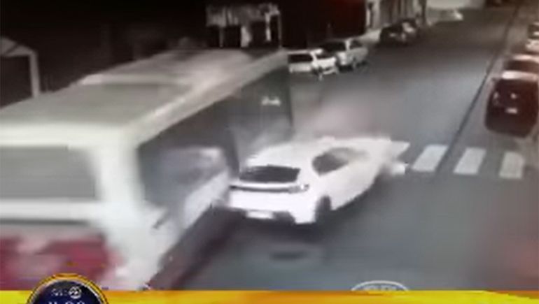 El impresionante choque que involucró un colectivo y siete autos