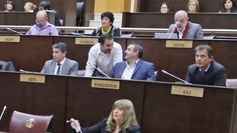 El proyecto para respaldar la ley antidespidos pasó a comisión.