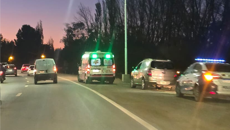 La ambulancia del SIEN estuvo en el lugar tras la descompensación del conductor.