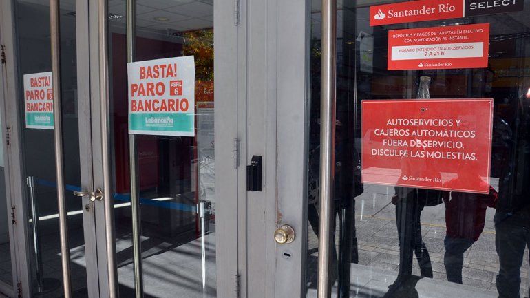 Hay escasez de efectivo por el paro de bancarios