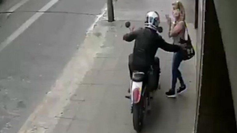 Murió de un infarto tras ser asaltada por un motochorro