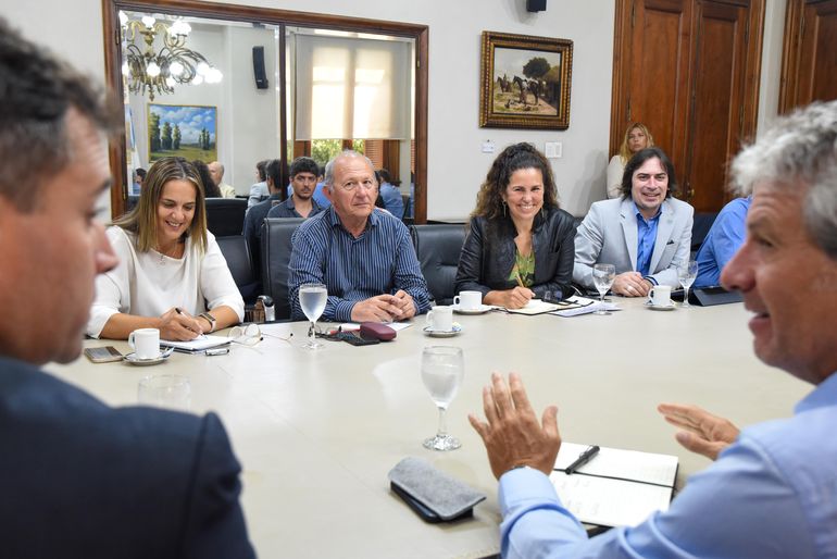 Dirigentes del campo preparan en Agricultura un encuentro posterior con Luis Caputo.