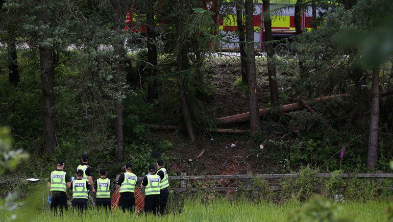 Pareja muere al estar tres días en el auto accidentado