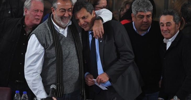 ¿Abrazo de oso? Massa sigue abriendo la caja chica del Estado buscando consolidar la adhesión de los gremios. ¿Abrazo de oso? Massa sigue abriendo la caja chica del Estado buscando consolidar la adhesión de los gremios.