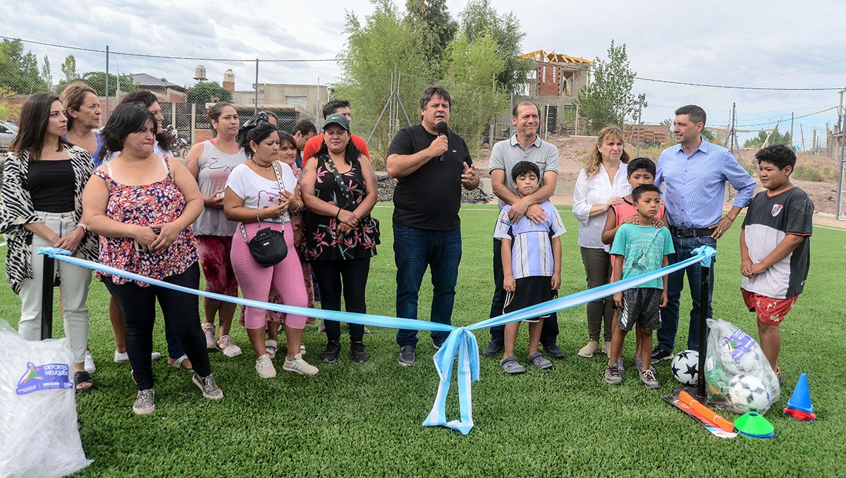 Gaido inauguró una nueva cancha en el barrio 7 de Mayo