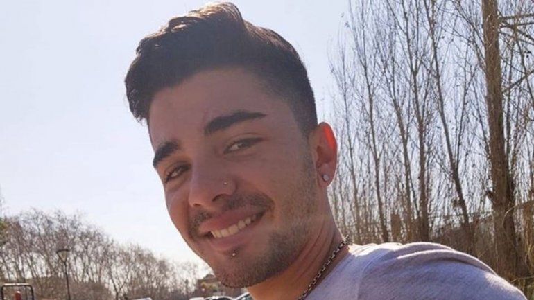 Rodrigo Torres tenía 18 años. Estaba con un amigo y una amiga.