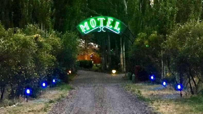 El conocido hotel en la Ruta 7, n Centenario | LM Neuquen El conocido hotel en la Ruta 7, n Centenario
