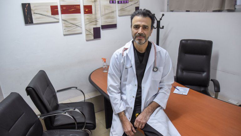 El médico neuquino que inició una cruzada para curar el dolor ajeno