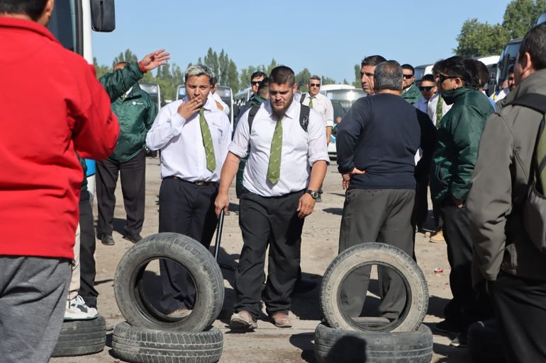 La UTA defendió los despidos y se despegó del bloqueo de colectivos
