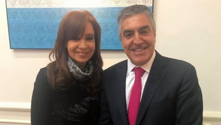 El abogado junto a la ex presidenta. El abogado junto a la ex presidenta.