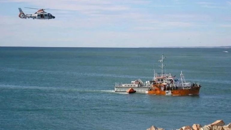 Buscan al marinero desaparecido en Puerto Madryn. Buscan al marinero desaparecido en Puerto Madryn.